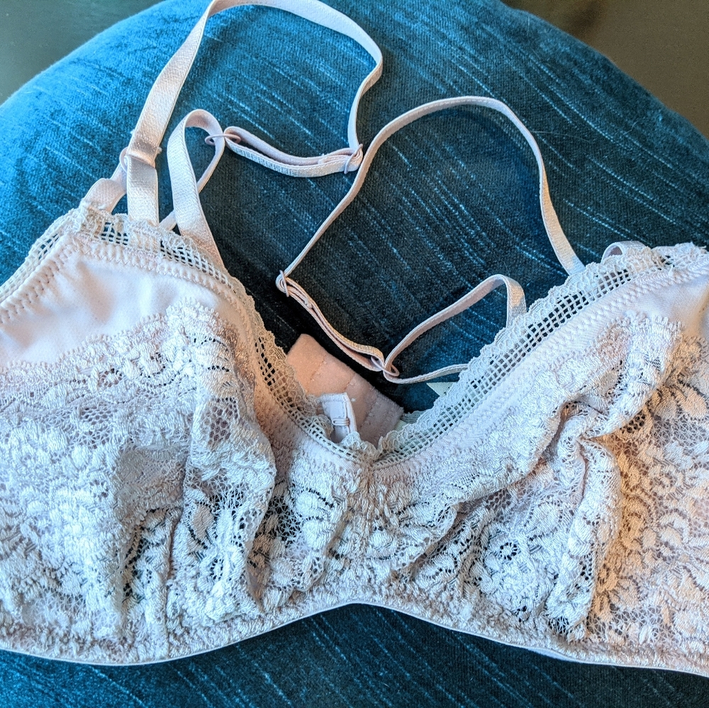 Intimately (Free People) lined lacy bra (34D)